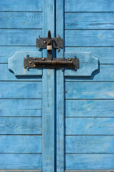 Geboute gesloten deur - vergrendeld — Stockfoto