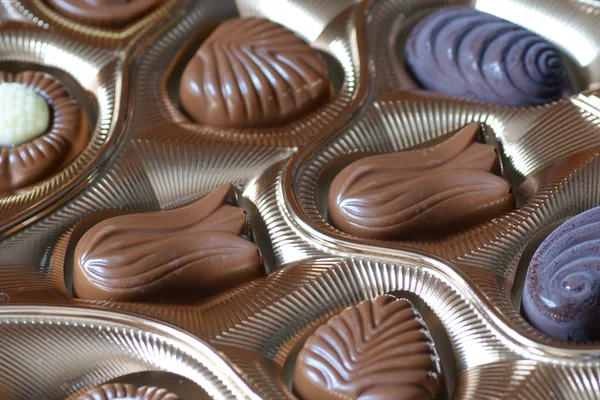 Pralinés de chocolate dulces —  Fotos de Stock