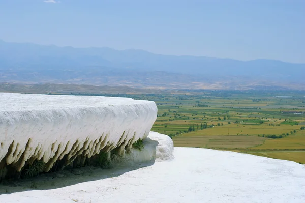 Travertine pools and terraces with water, Pamukkale, Turkey — Stock Photo, Image