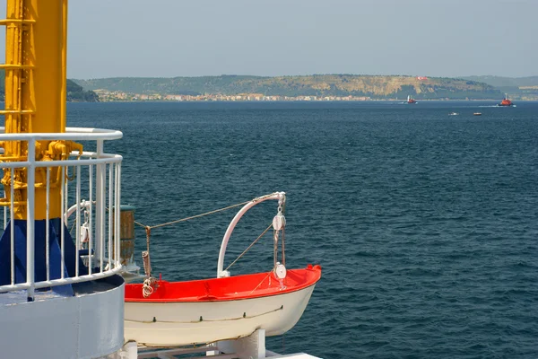 Turkse kust van boot - Dardanellen — Stockfoto