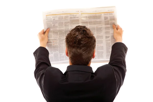 Бизнесмен, читающий изолированную газету — стоковое фото