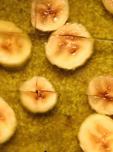 Fruchtgeleekuchen mit Babana als Hintergrund — Stockfoto