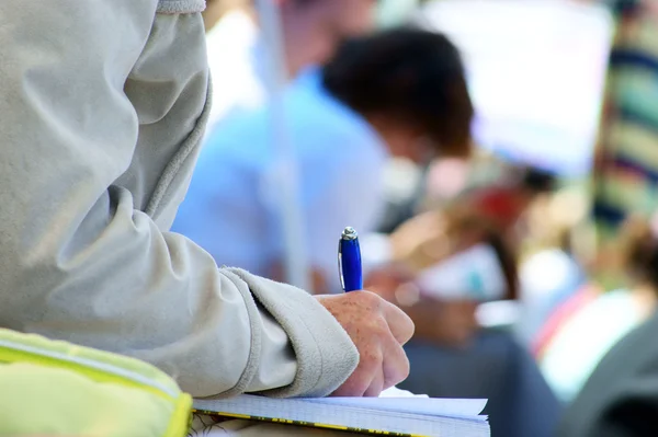 Conferentie bijeen van laptops en schrijven — Stockfoto