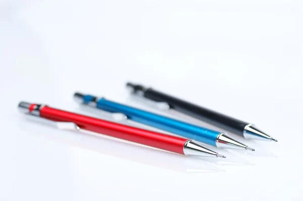 Zwarte, rode, blauwe potlood — Stockfoto