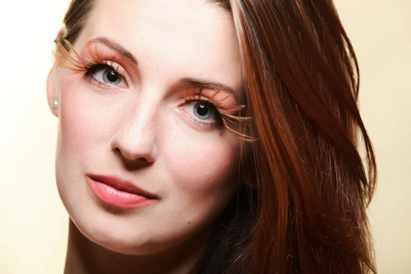 Autumn woman fresh girl glamour brown hair eye-lashes — Stock Photo, Image