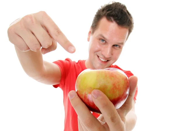 Hombre feliz con camisa roja apuntando a la manzana — Foto de Stock