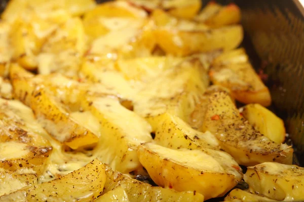 Patatas asadas con especias y queso — Foto de Stock