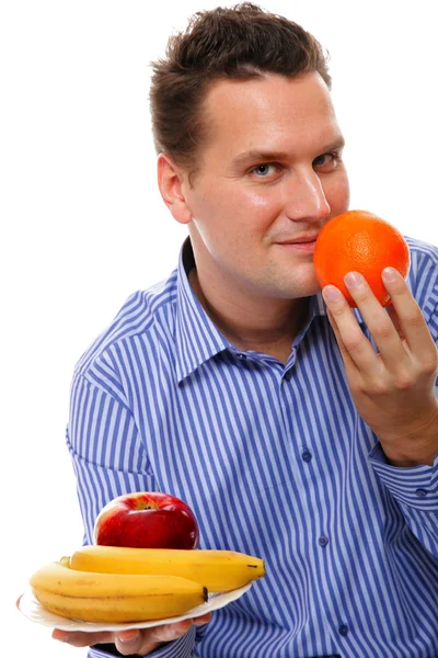 Jonge man met vruchten geïsoleerd — Stockfoto