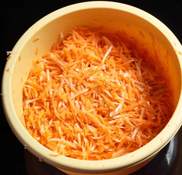 Grated carrots in a bowl vegetables salad — Stock Photo, Image