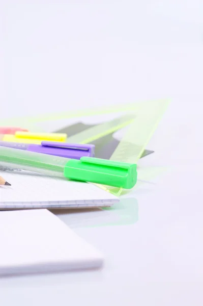 A scuola, primi piani, materiale scolastico — Foto Stock