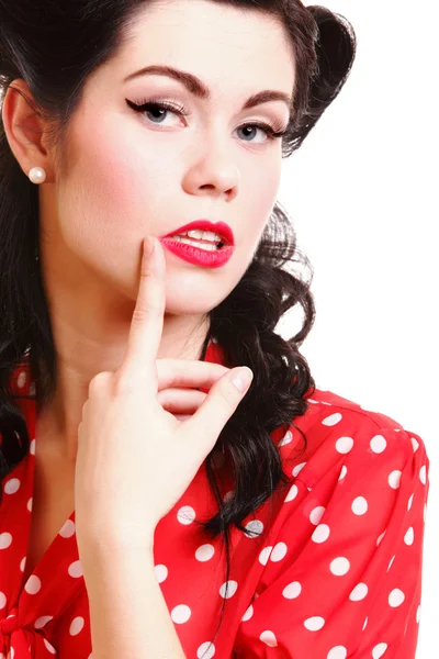 Mulher pin-up make-up penteado posando em estúdio — Fotografia de Stock
