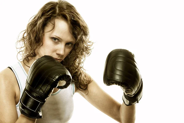 Boxeo de mujer en forma - aislado sobre blanco —  Fotos de Stock