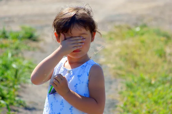 Little girl hiding — Stock Photo, Image