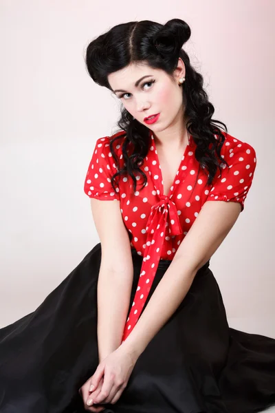 Beautiful caucasian woman posing retro styling — Stock Photo, Image