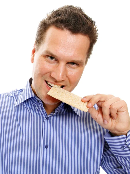 Gezonde levensstijl man eten knäckebröd geïsoleerd — Stockfoto