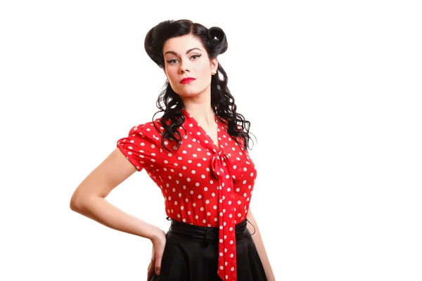 Donna pin-up make-up acconciatura in posa in studio — Foto Stock