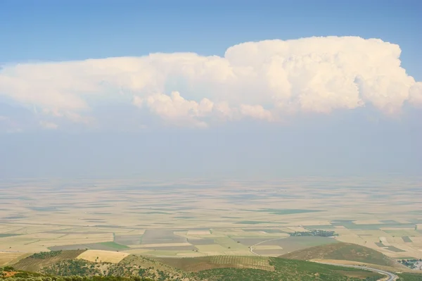 Paysage de montagne - ciel avec nuages — Photo