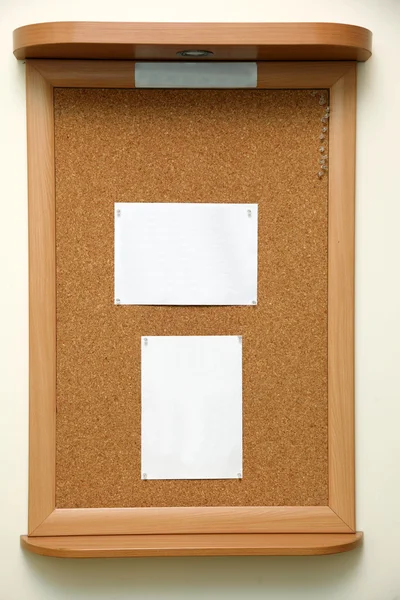 Note paper pined on cork board background — Stock Photo, Image