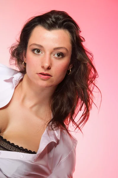 Portret van aantrekkelijke vrouw brunette — Stockfoto