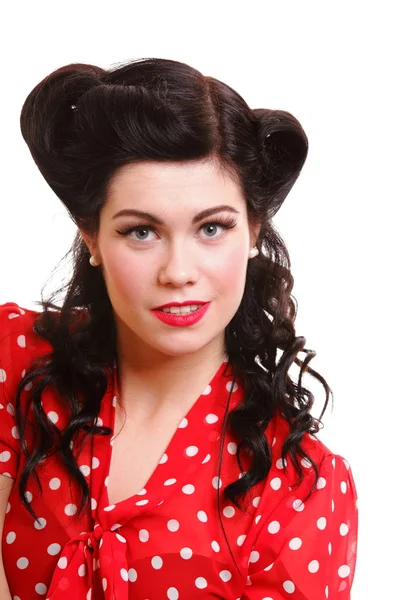 Kvinna pin-up make-up frisyr poserar i studio — Stockfoto