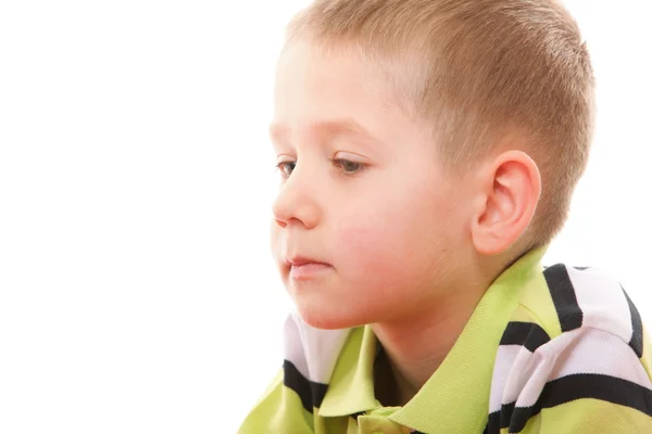 Nahaufnahme kleiner nachdenklicher Junge Porträt — Stockfoto