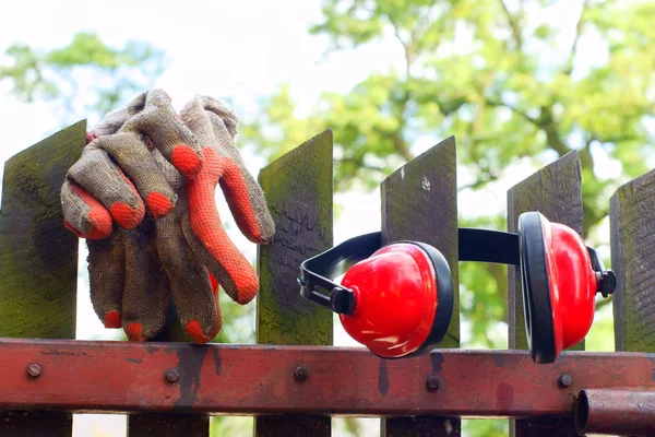 Glove and noise muffs — Stock Photo, Image