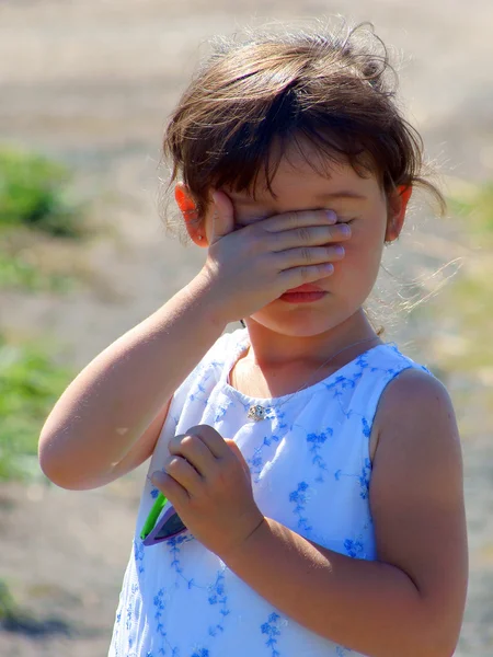 Little girl hiding — Stock Photo, Image