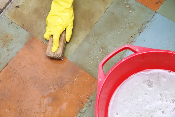 Gloved hand cleaning of dirty filthy floor — Stock Photo, Image