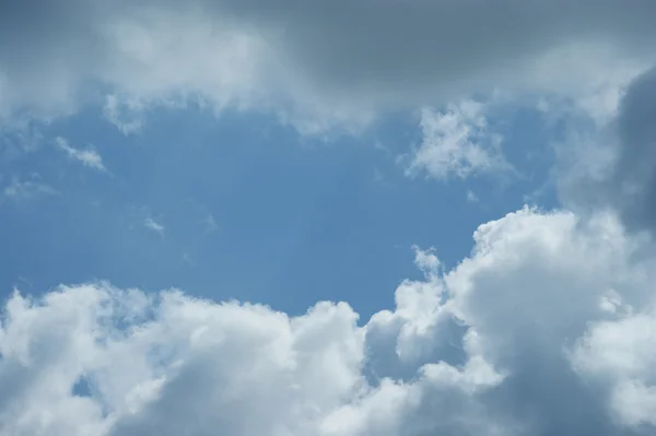 Ciel bleu et nuages — Photo