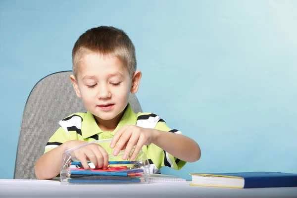 Young cute boy draws with color pencils — Stock Photo, Image