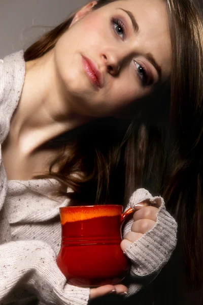 Pretty woman daydreaming while holding a tee cup — Stock Photo, Image