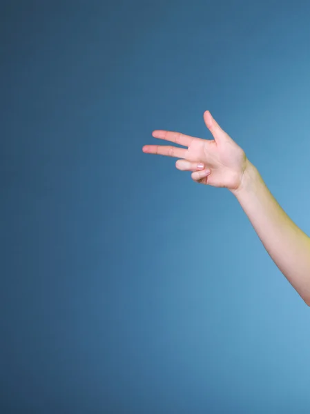 Žena ruku ukazující směr s prstem — Stock fotografie