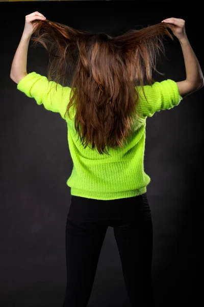 Linda fêmea marrom cabelo longo visão traseira — Fotografia de Stock