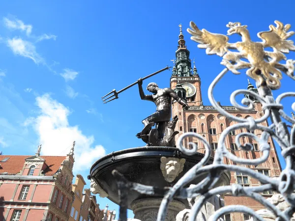 Neptunbrunnen und Rathaus in Danzig, Polen — Stockfoto