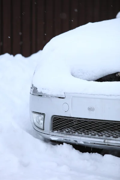 A car under the snow — Stock Photo, Image