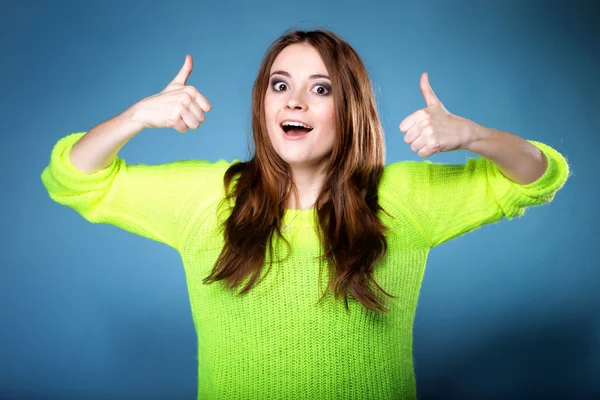 Happy smiling woman with thumbs up gesture — Stock Photo, Image