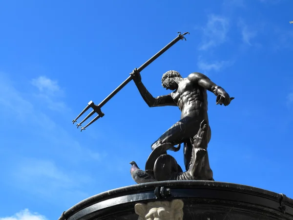 Neptune Fonte com céu azul Gdansk, Polônia — Fotografia de Stock