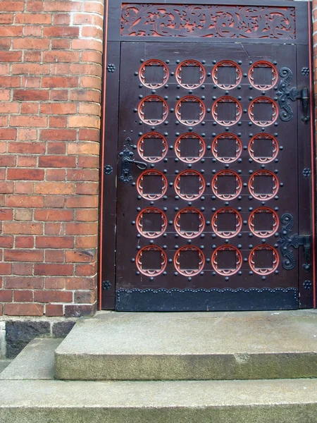 Een oude metalen deur handvat — Stockfoto
