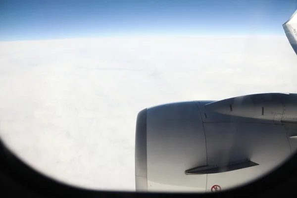 Aereo nel cielo turbina e ammicca — Foto Stock