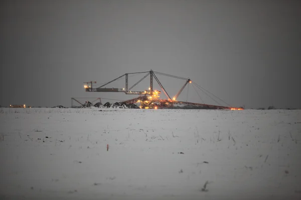 Giant excavator in a coal open pit evening — Stock Photo, Image