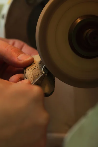 Hands of jeweller at work. Silver polishing. — Stock Photo, Image