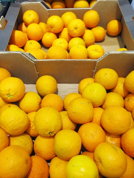 Citrus orange fruits in box supermarket — Stock Photo, Image