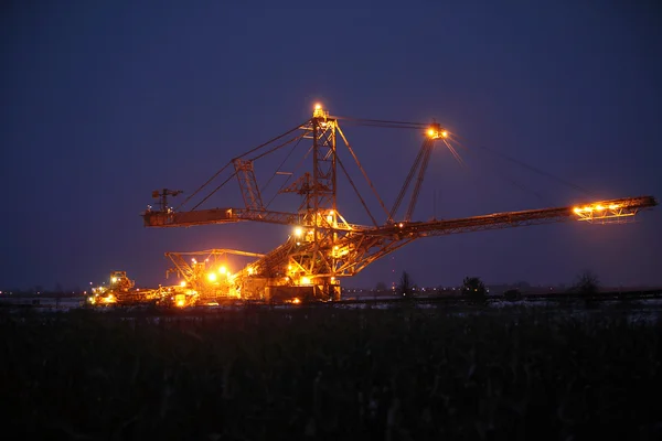 Giant excavator in a coal open pit evening — Stock Photo, Image