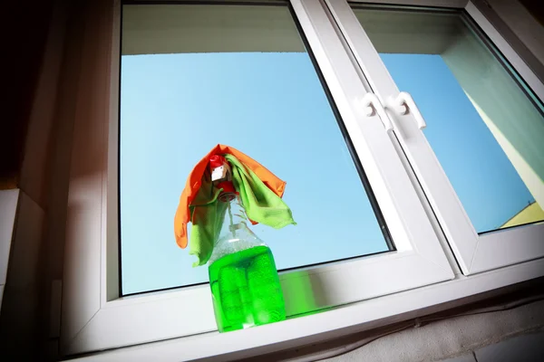 Tools for cleaning windows — Stock Photo, Image