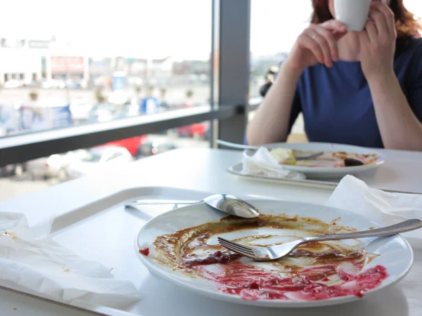 Assiette vide sale après le dîner . — Photo