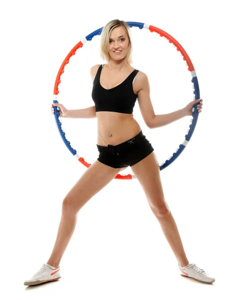 Młoda fitness kobieta z hula hoop izolowane — Zdjęcie stockowe