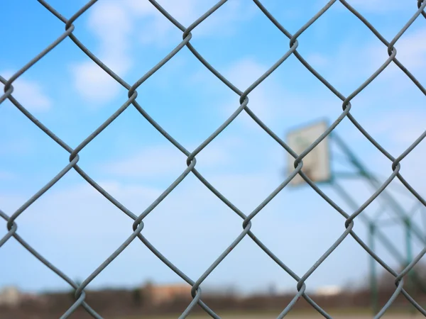 Metal mesh with blur basketball court background — Stock Photo, Image