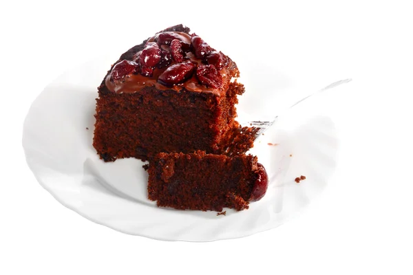 Pedazo de pastel de chocolate con hielo y cereza —  Fotos de Stock