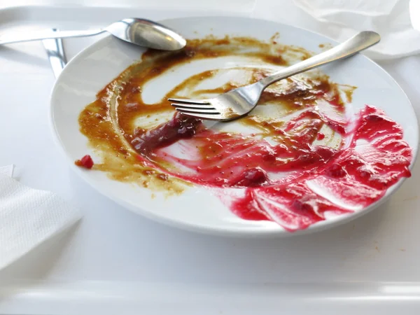 Empty plate dirty after dinner. — Stock Photo, Image