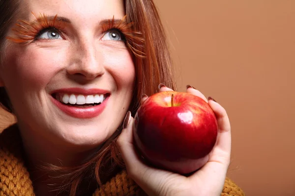 Herbst Frau Apfel Mode weibliche Augen-Wimpern — Stockfoto
